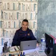 Professeur d’arabe , maîtrise bien des autres langues. Expérience 17 ans en fonction publique